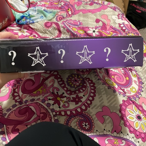 BNIB Jeffree Star Cosmetics Halloween Mystery Box! - Picture 3 of 4
